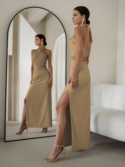 Sanne Lange Jurk met Halternek, Cut-Out Details en Split
